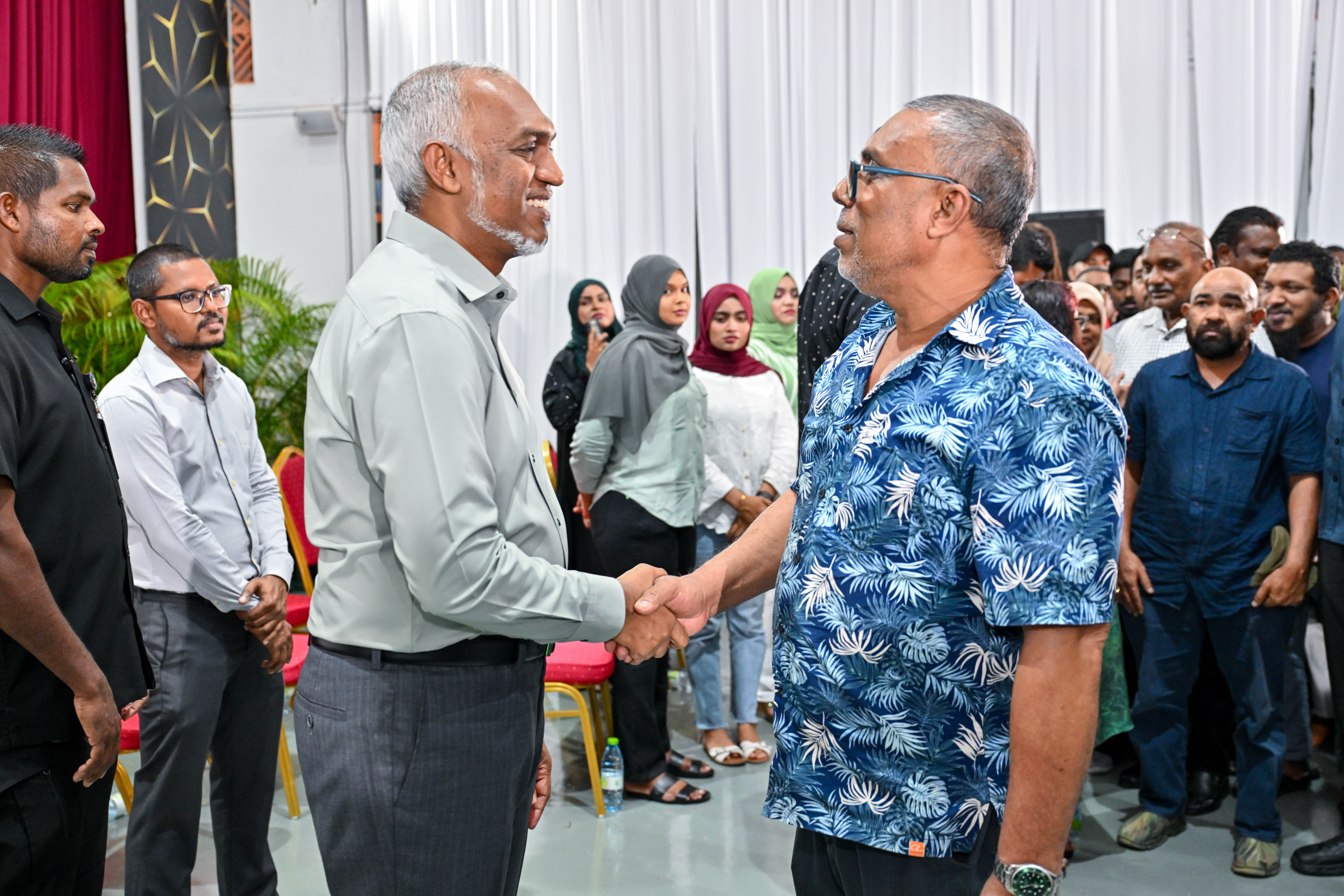 ޅެމުން ފަރުވާ ލިބޭކަމަށް ވަޒީރު ވިދާޅުވިޔަސް ރަފީއުގެ ލަވަ ކިޔައިގެންވެސް ފަރުވާ ނުލިބޭތީ ޝަކުވާކޮށްފި