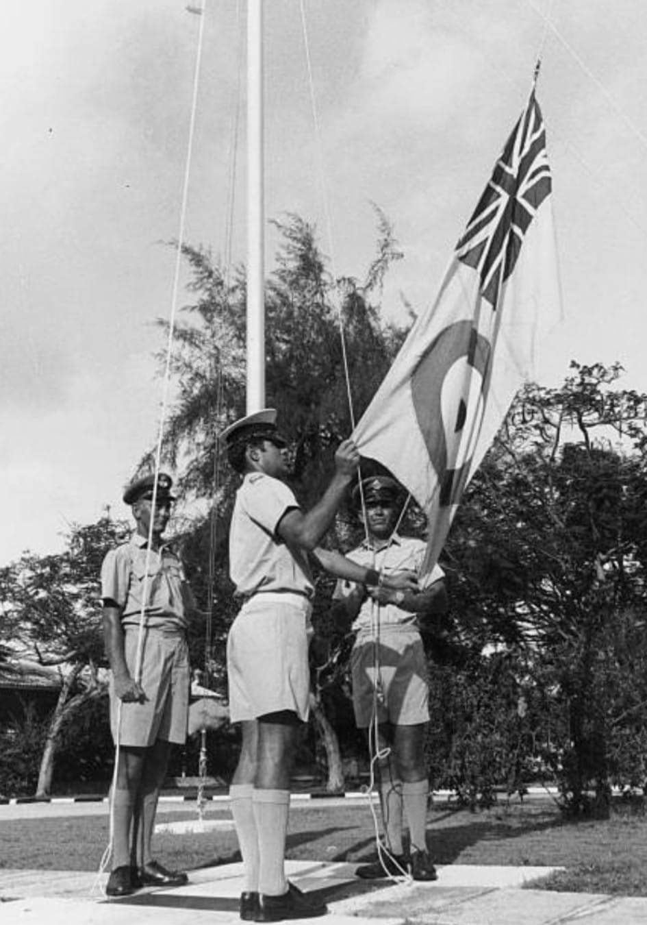 އައްޑޫ ނައްތާލީ އިނގިރޭސީން