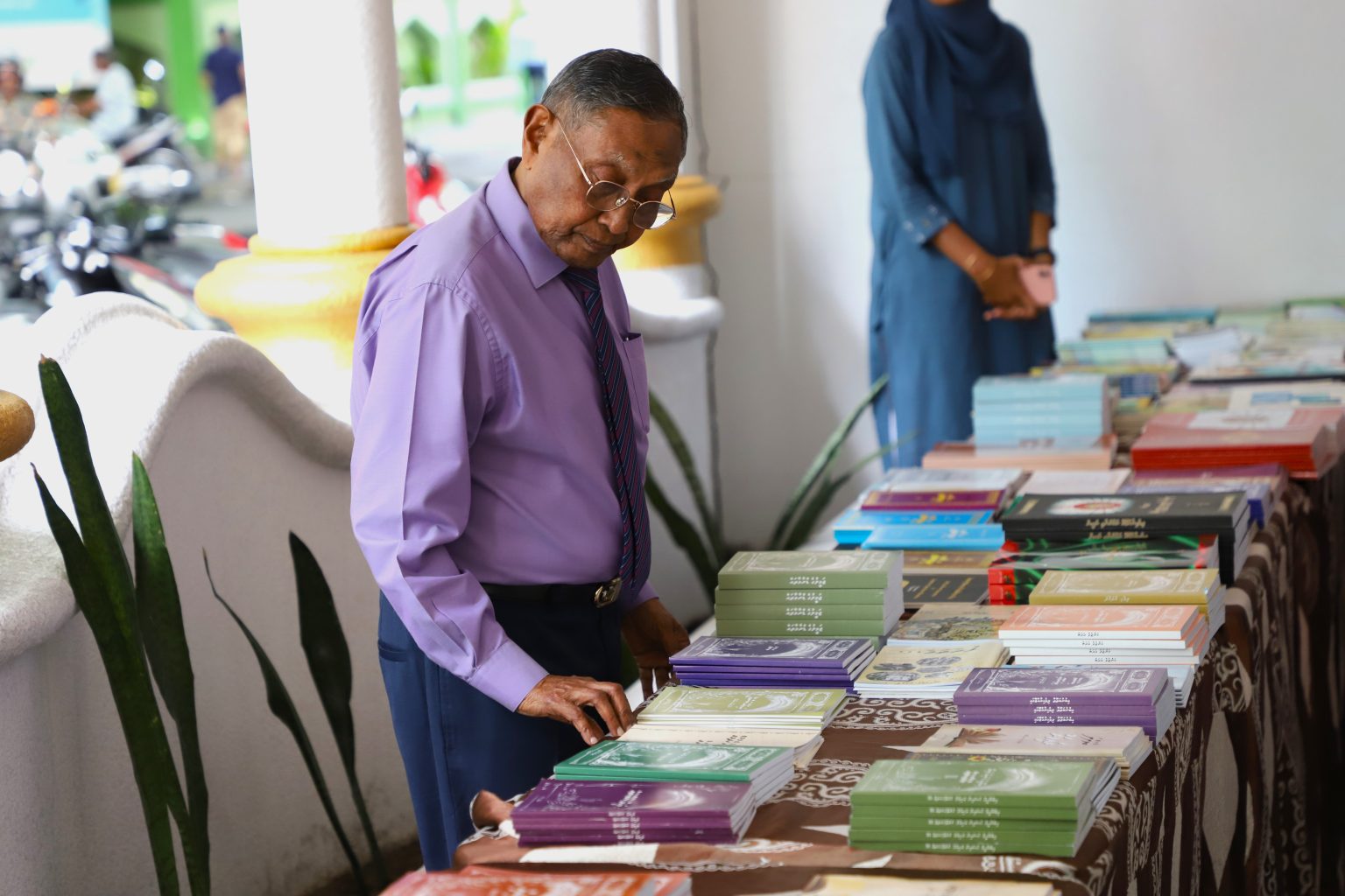 ލިޔުންތެރިންގެ ދުވަހާ ގުޅިގެން ކުރިއަށްގެންދާ ފޮތް މައުރަޒު ފަށައިފި