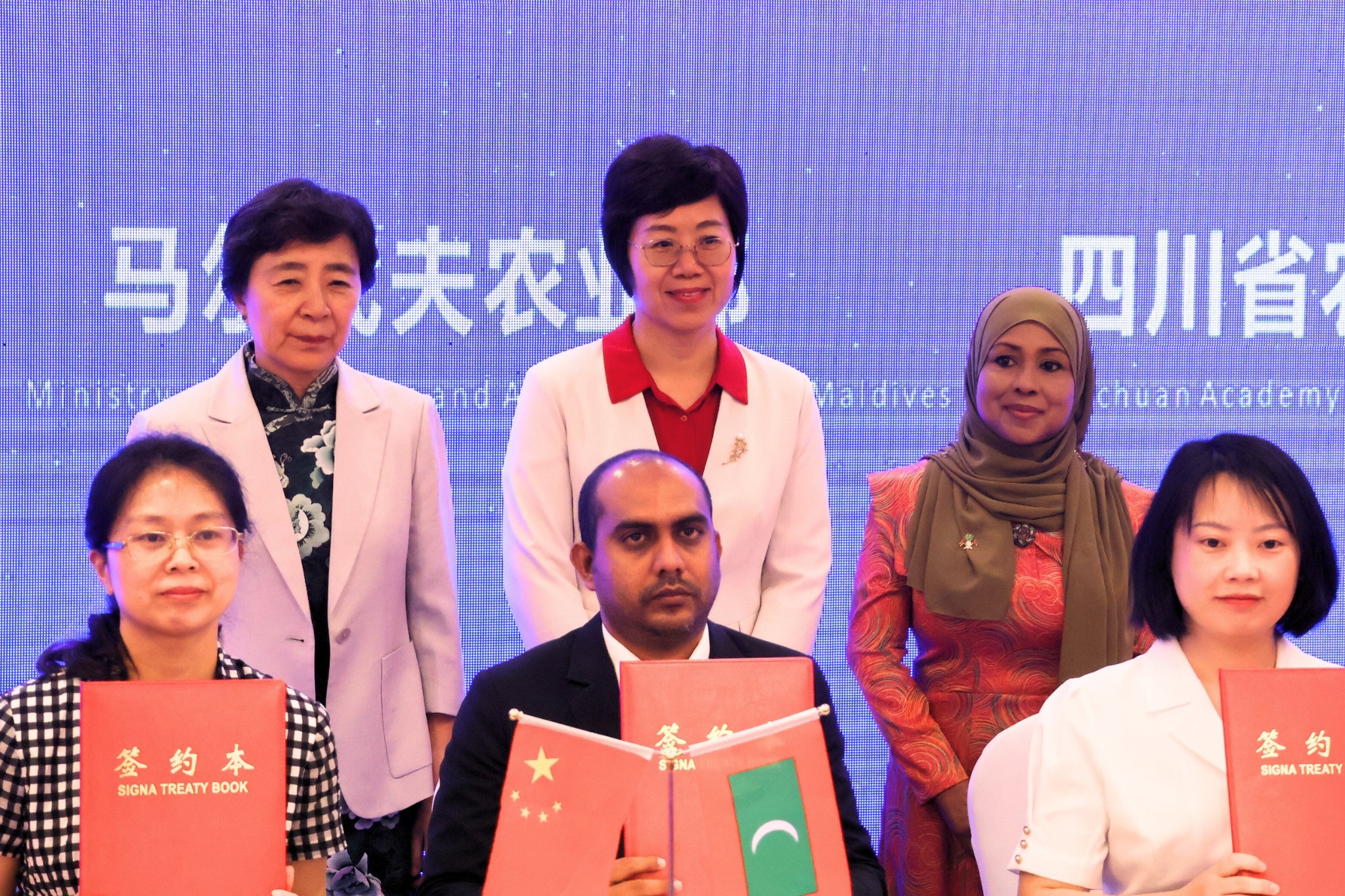 ރާއްޖޭގެ ދަނޑުވެރިންނަށް މެޝިނަރީއާއި ޓެސްޓް ކިޓް ޗައިނާއިން ހަދިޔާ ކޮއްފި