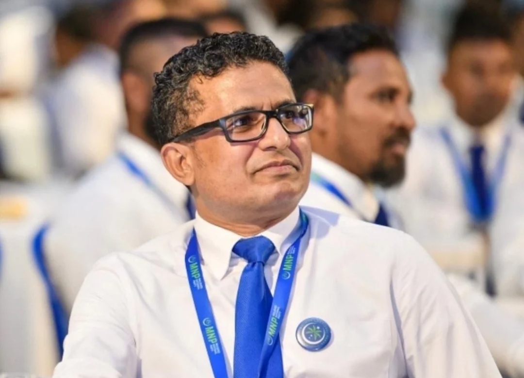 ބޭރުގެ ޔުނިވަސިޓީތަކަށް ފުރުސަތުދޭތީ ޝަރީފްގެ ފާޑު ކިޔުން