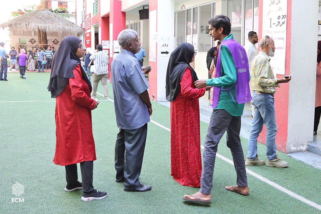 ދެ ގަޑިއިރު ތެރޭ 17 ޕަސެންޓް މީހުން ވޯޓު ލައިފި