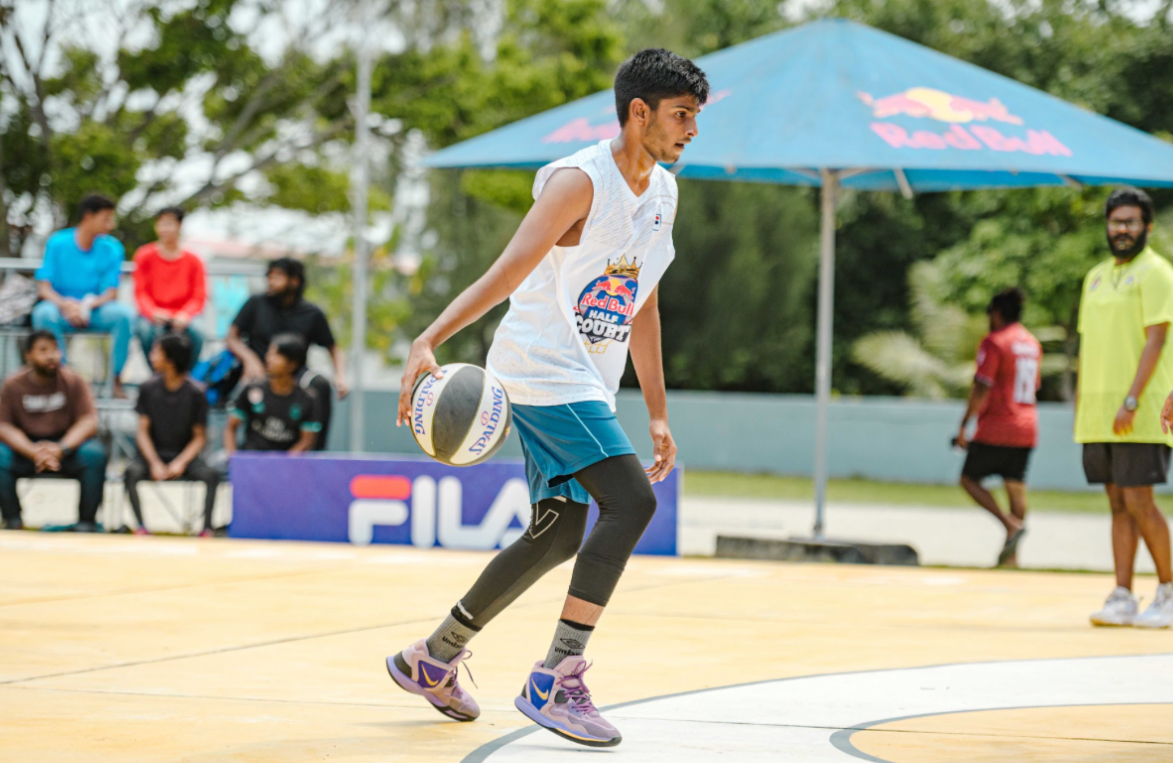 ރެޑްބުލް ހާފް ކޯޓް ފަށަނީ، އެންމެ މޮޅު ސްޓްރީޓްބޯލް ކުޅުންތެރިން ހޯދަން!