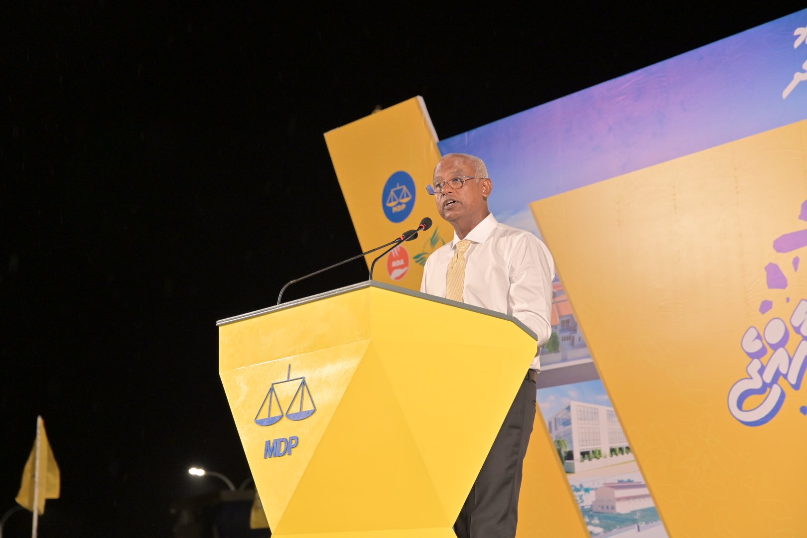 ދިއްދޫ ބިން ހިއްކައި ނިމޭއިރު އެއާޕޯޓަކާއި ޕިކްނިކް އައިލެންޑެއް ގާއިމުކުރާނަން: ރައީސް