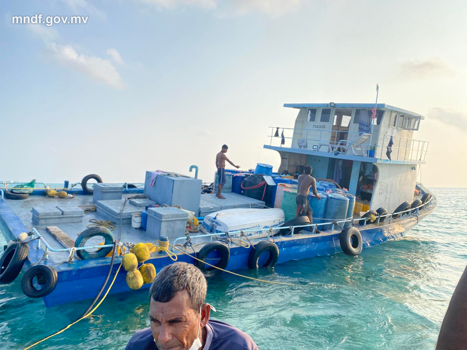 ޑީސަލް ބަރުކޮށްގެންދިޔަ ދޯންޏެއް ފަރަށް އަރައިފި
