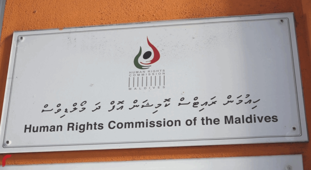 ވައްކަމުގެ ތުހުމަތު ކުރެވުނު މީހަކަށް އަނިޔާކޮށް މޫދަށް އެއްލާލި ވީޑީއޯ ދައުރު ނުކުރުމަށް އިލްތިމާސްކޮށްފި
