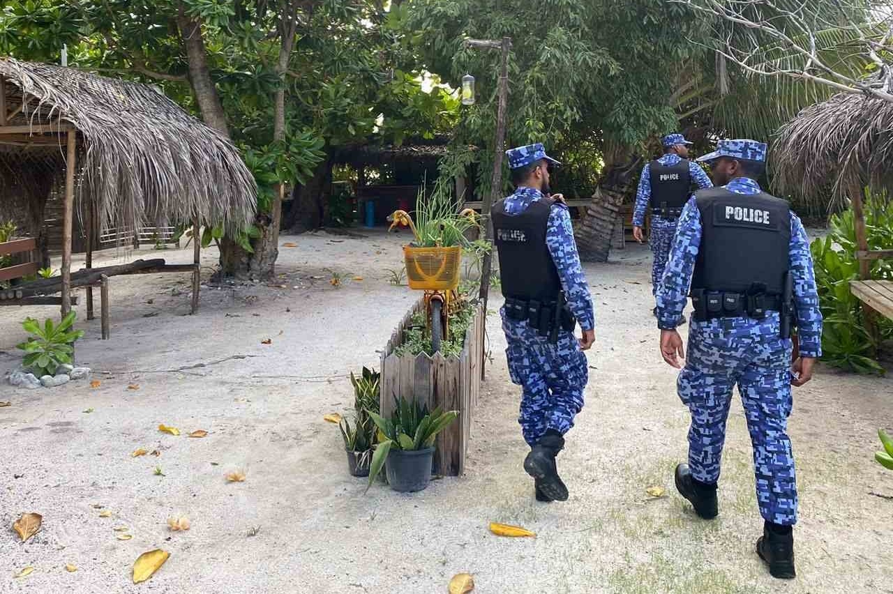 މާރާމާރީ ހިންގުމަށް ތައްޔާރުކޮށްފައި ހުރި ކަމަށް ބެލެވޭ ތޫނު ހަތިޔާރުތަކެއް އައްޑޫން ހޯދައިފި