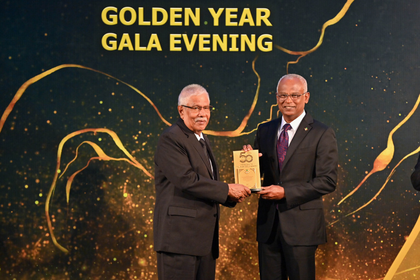 އެމްޔޫ މަނިކަކީ މީހުން ބިނާކުރުމަށް ދީލަތި އެހީތެރިކަން ފޯރުކޮށްދެއްވަމުން ގެންދެވި ބޭފުޅެއް: ސާލިޙް