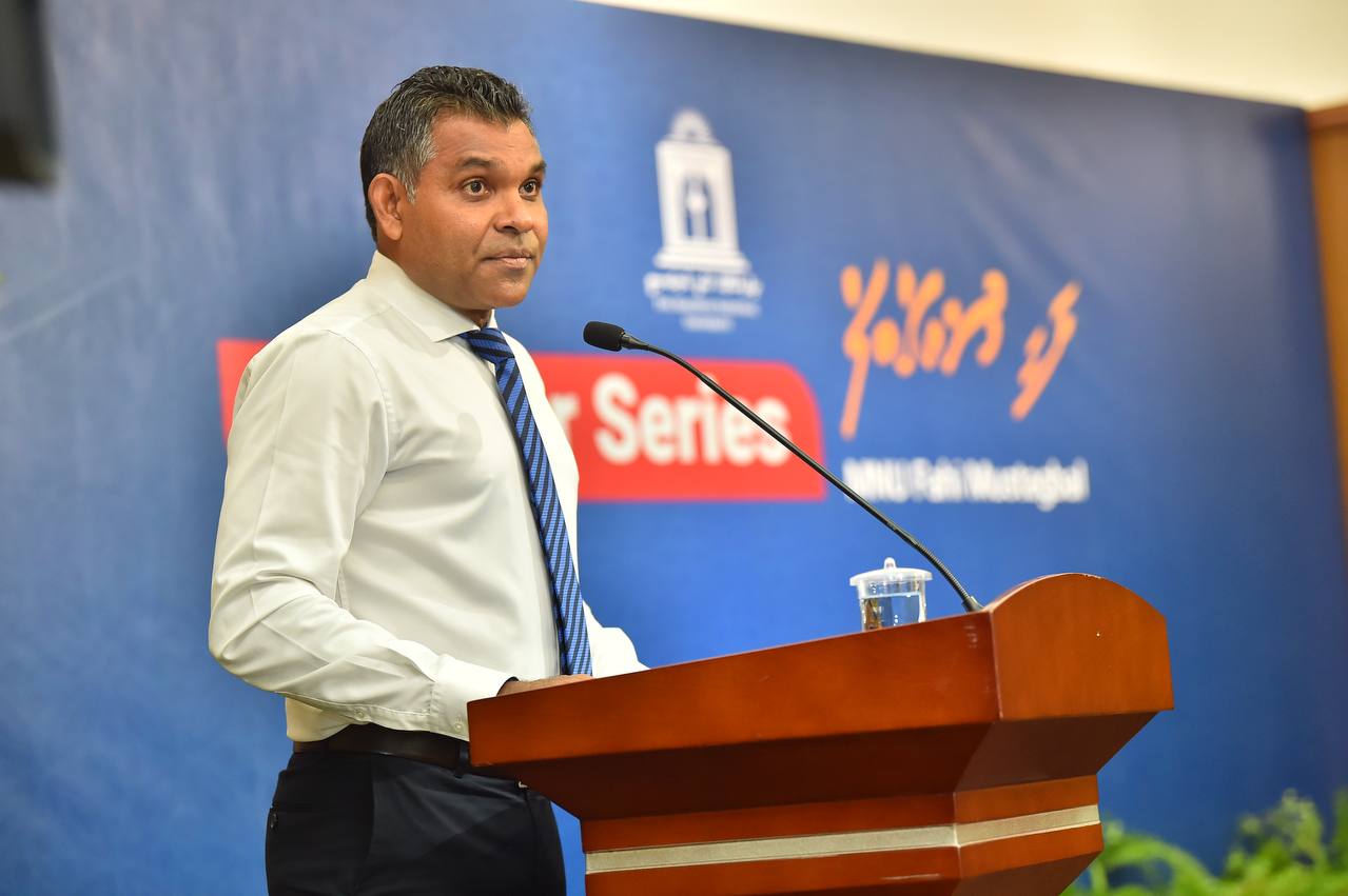 އިޙްތިރާމު ހޯދުމަށްޓަކައި ތެދުވެރިކަމާއި، ނަޒާހަތްތެރިކަން އިސްކުރަންޖެހޭ: ފައިސަލް