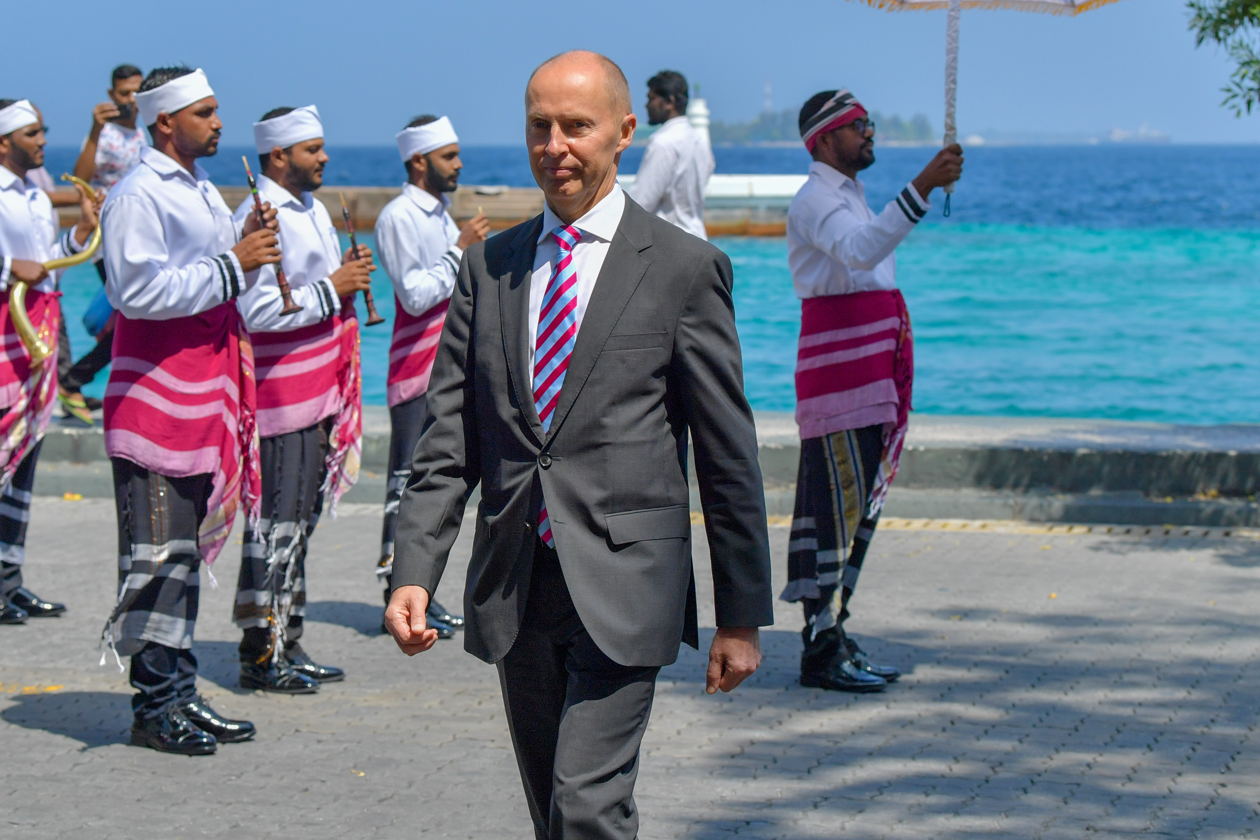 ކޮރަޕްޝަނާ ދެކޮޅު މަސައްކަތްތަކުން ލިބުނު ކުރިއެރުމަށް ސަފީރުގެ ތަޢުރީފް