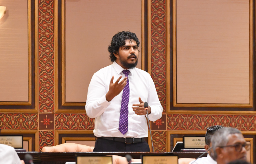 ބިލް ފާސްކުރުމުގެ ކުރިން ނޫސްވެރިންގެ ކަންބޮޑުވުންތަކަށް އިޖާބަ ދޭނެ: އަޒާން