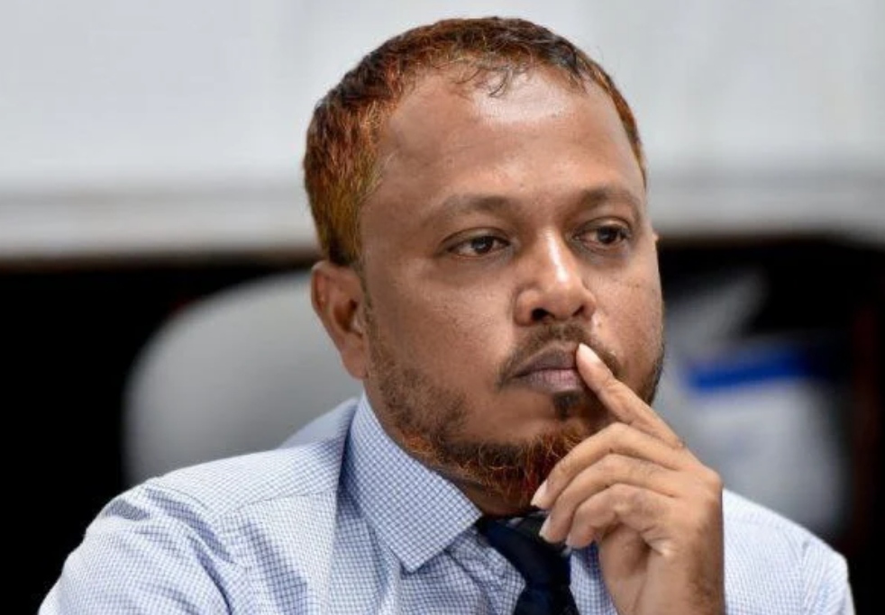 މުވައްޒަފުން ގޮވައިގެން އުޅެން ވެރިން ދަސްކުރަންޖެހޭ: ސައުދު