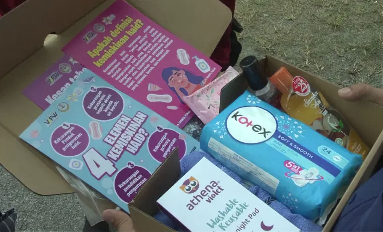 މެލޭޝިއާގައި ފުރަތަމަ ފަހަރަށް ސެނިޓަރީ ޕެޑްސް ހިލޭ