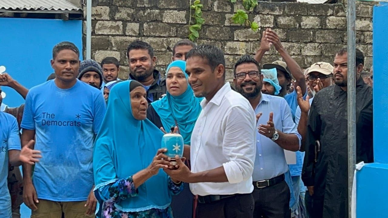 ބޮޑު ތިލަދުންމަތީގައި ސަރަހައްދީ ބޭންކެއް ގާއިމް ކުރާނަން: ޑިމޮކްރެޓްސް