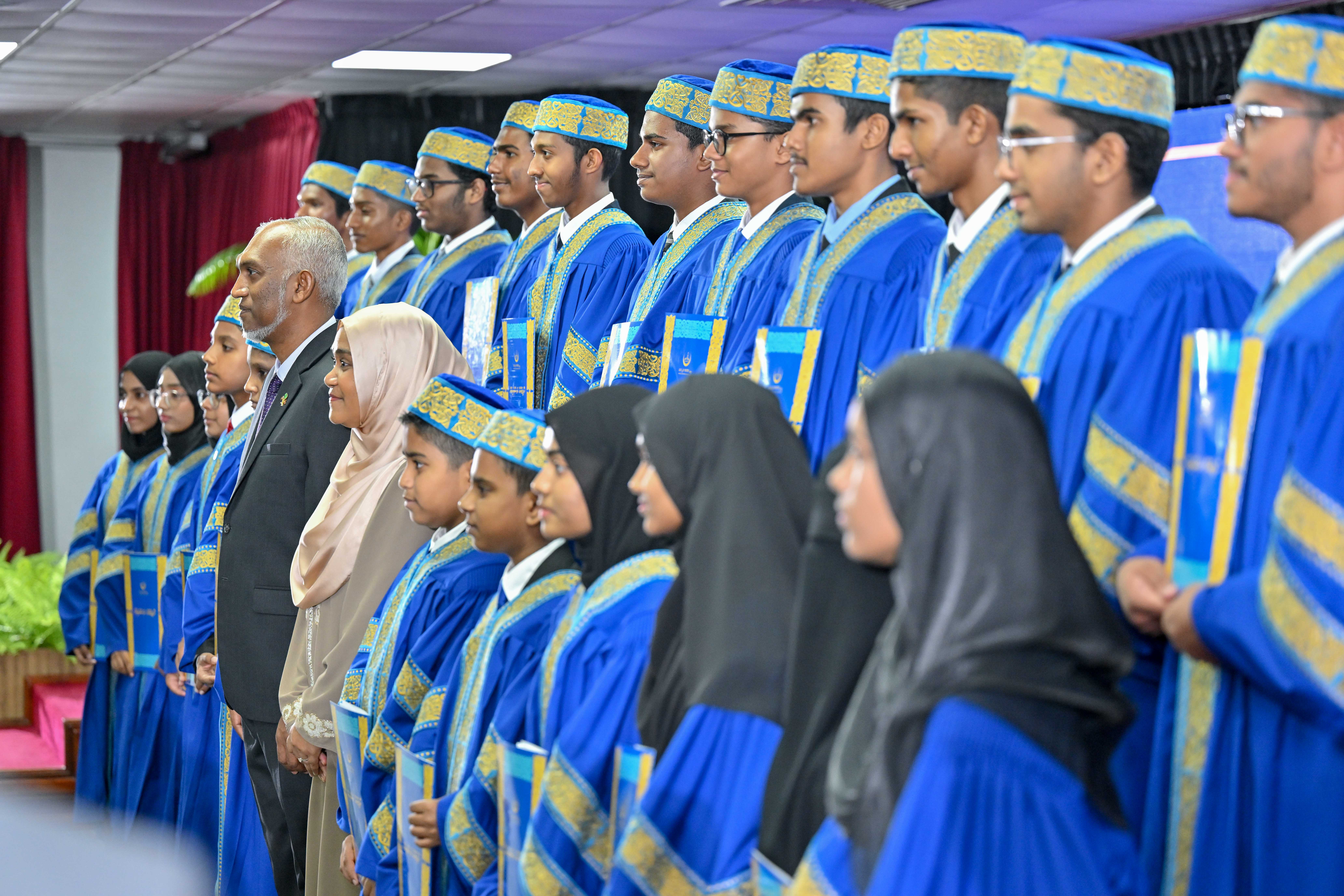 ކީރިތި ޤުރްއާން ހިތުދަސްކުރާ ޙާފިޡުންނަށް ރައީސް ދެއްވާ މެޑެއްޔާއި އިނާމު، ރަމަޟާން މަހުގެ 27 ވިލޭރޭ ދެއްވާ ގޮތަށް ހަމަޖައްސަވައިފި