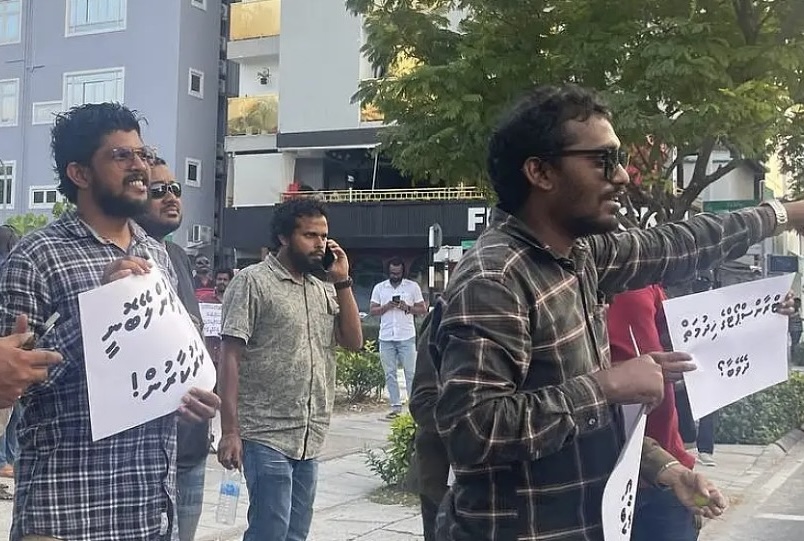 ރޭ ހައްޔަރުކުރި ތިން ޓެކްސީ ޑްރައިވަރުންގެ ތެރެއިން ދެ މީހުންގެ ބަންދަށް ފަސް ދުވަސް
