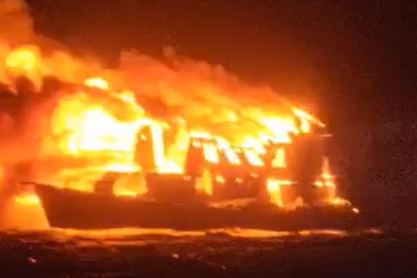 އަލިފާން ރޯވި ދޯނީގައި ތިބި މީހުން ސަލާމަތްކޮށް، ކަމަދޫއަށް