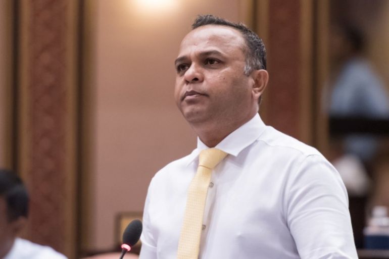 މިނިސްޓަރު އިމްރާނަށް އިދިކޮޅުގެ ރިޔާސީ ޓިކެޓް ހުށަހެޅި: އަނދުން ހުސެއިން