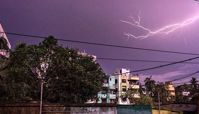 އިންޑިއާގައި ހޮނު އަޅައިގެން 33 މީހަކު މަރުވެއްޖެ