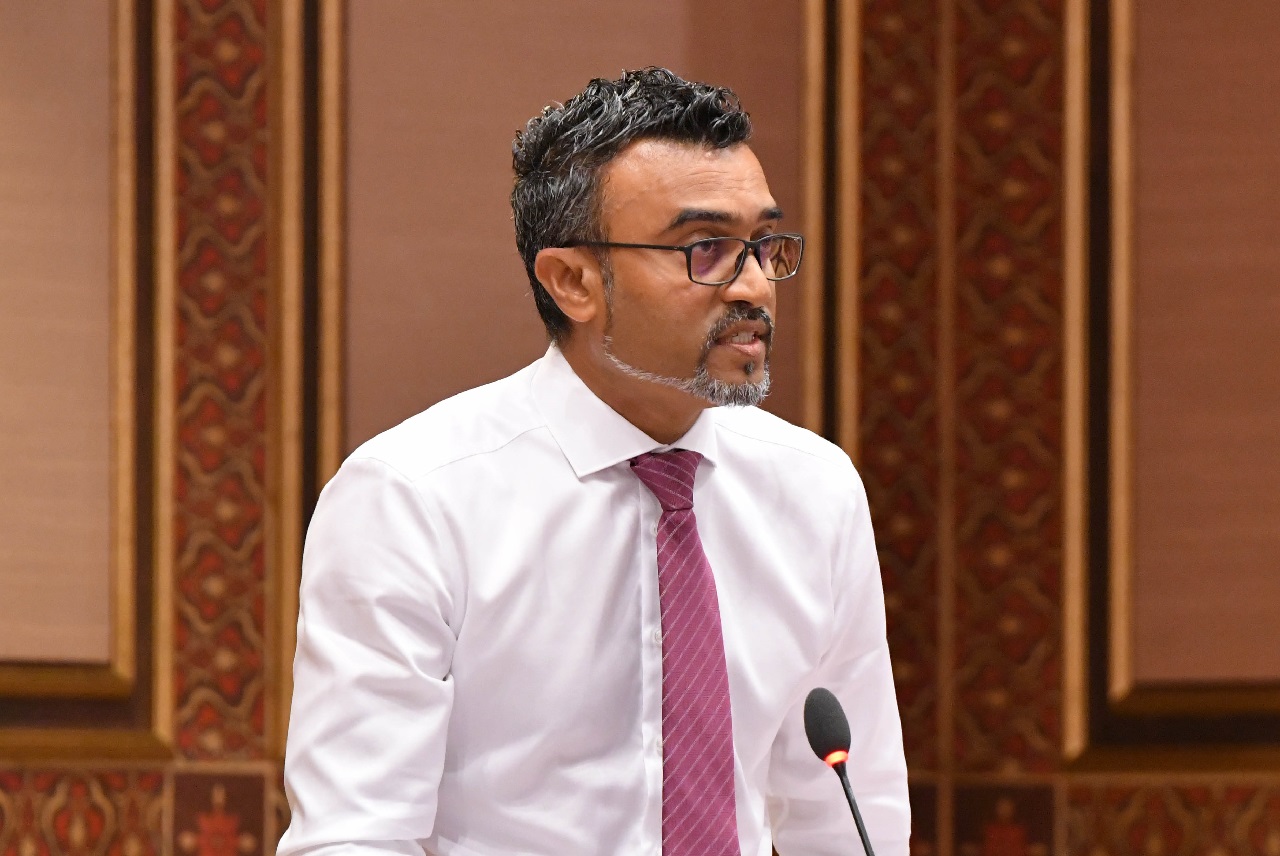 ބޭރުގައި ކިޔަވަންތިބި ދަރިވަރުންގެ ވާހަކަ ދައްކަން މަޖިލީހުން ނުކުޅެދުމަކީ ހިތާމަހުރި ކަމެއް: ނާޒިލް