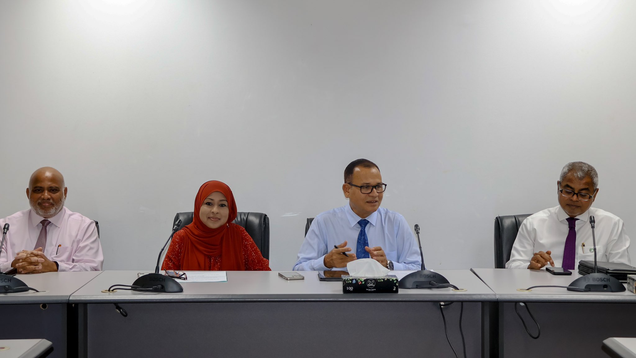 ދަނޑުވެރިކަމަށް ބިން ދޫކުރުމުގައި ދިމާވާ ދަތިތަކާ ގުޅޭ ގޮތުން ހަތަރު މިނިސްޓަރަކު ބައްދަލުކުރައްވައިފި