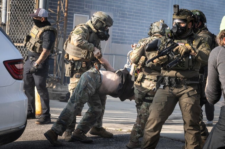 އެމެރިކާގެ ފެޑެރަލް އެޖެންޓުން އިތުރު މީހަކު މަރާލުމުން މުޒާހަރާތައް ވަރުގަދަވެއްޖެ