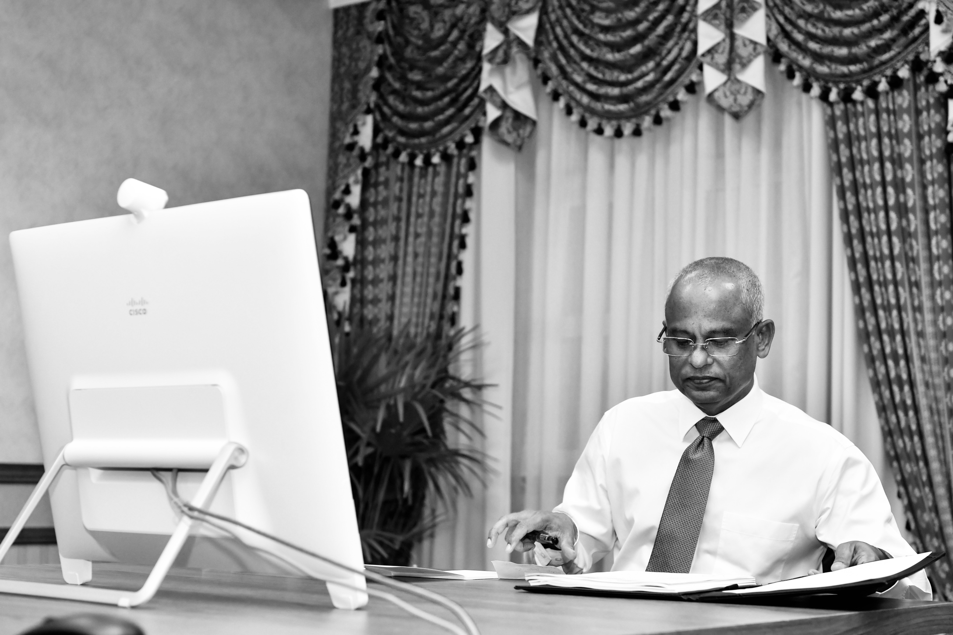 ކޯވިޑް-19ގެ މިހާރުގެ ޙާލަތާ ގުޅޭގޮތުން ވަޒީރުން މަޝްވަރާކުރައްވައިފި