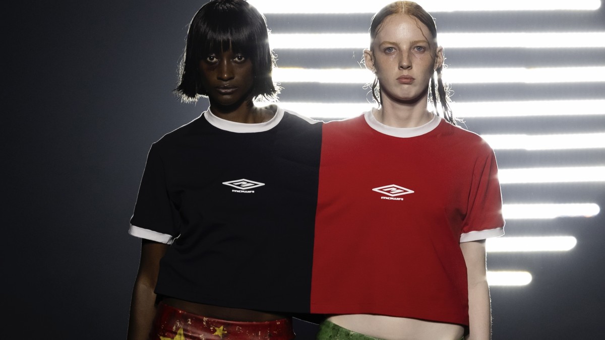 ސައުދީގެ ދިދަ މިނީ ސްކާޓެއްގެ ގޮތުގައި ބޭނުންކުރި ފެޝަން ޑިޒައިނަރު ހޫނު ފެނަށް