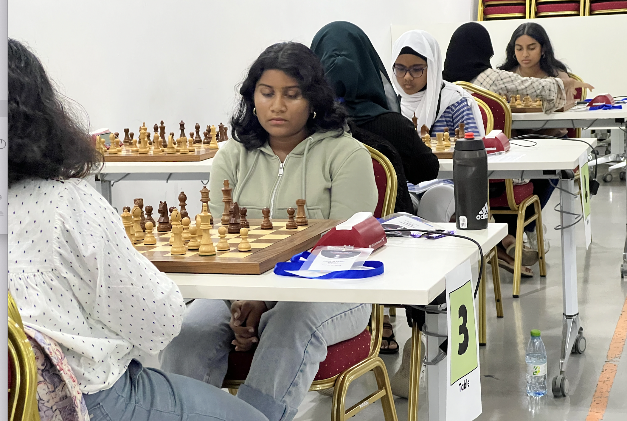 ޤައުމީ ޗެސް މުބާރާތް: އަންހެން ކެޓަގަރީ ފަށައިފި