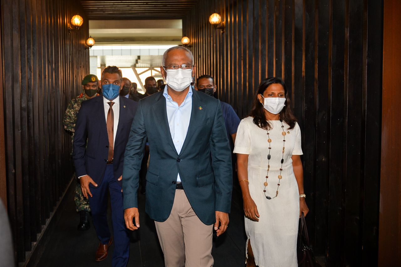 ރައީސްގެ ދެކަނބަލުން ދުބާއީއަށް ފުރާވަޑައިގެންފި