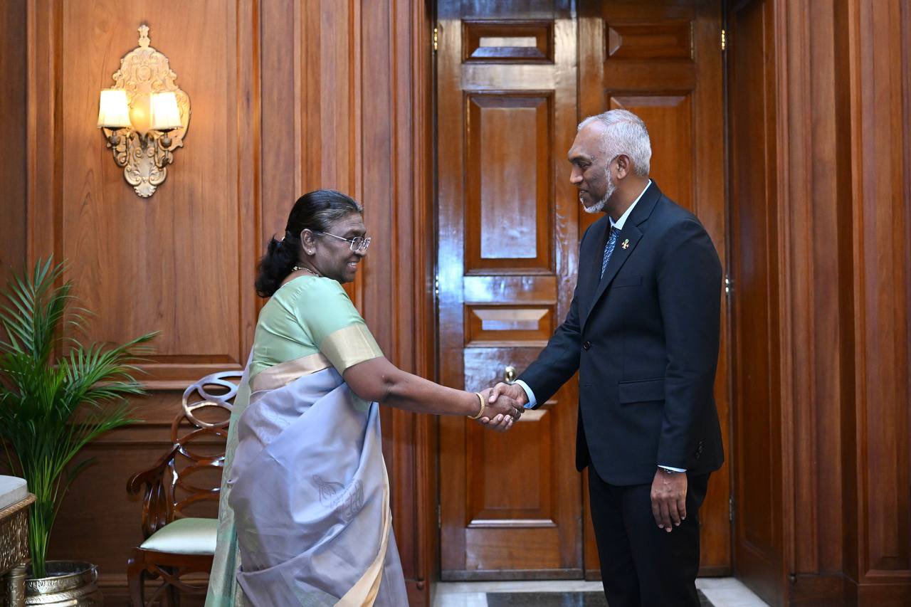 އިންޑިއާގެ ރައީސް، ރައީސް ޑރ. މުއިއްޒުއާ ބައްދަލުކުރައްވައިފި