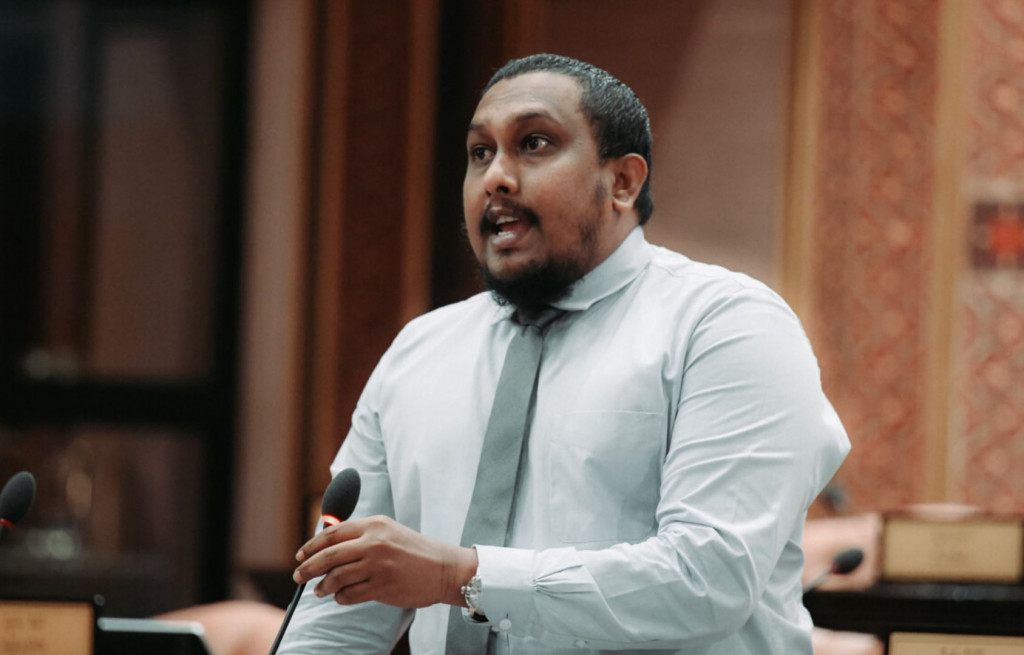 ރައީސް ނަޝީދު މަޖިލިސް ހިންގަމުންދަނީ އެމްޑީޕީ ހިންގި ގޮތަށް: މޮސްޓާ