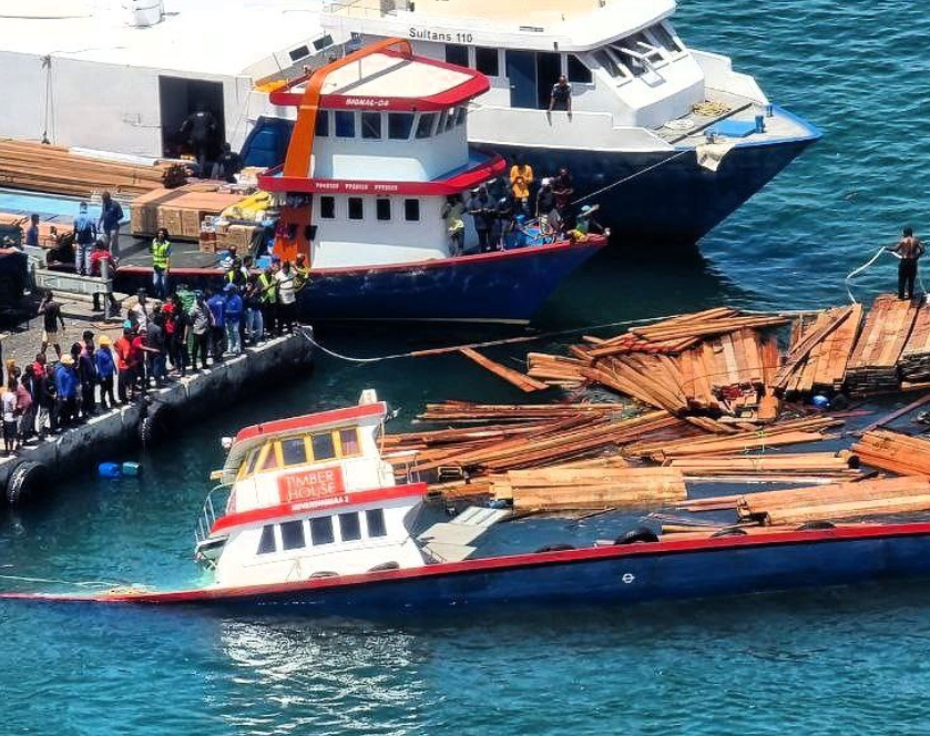 ދޯންޏަކާއި ސަފާރީއެއް ޖެހި، ނުރައްކާތެރި އެކްސިޑެންޓެއް ހިނގައިފި