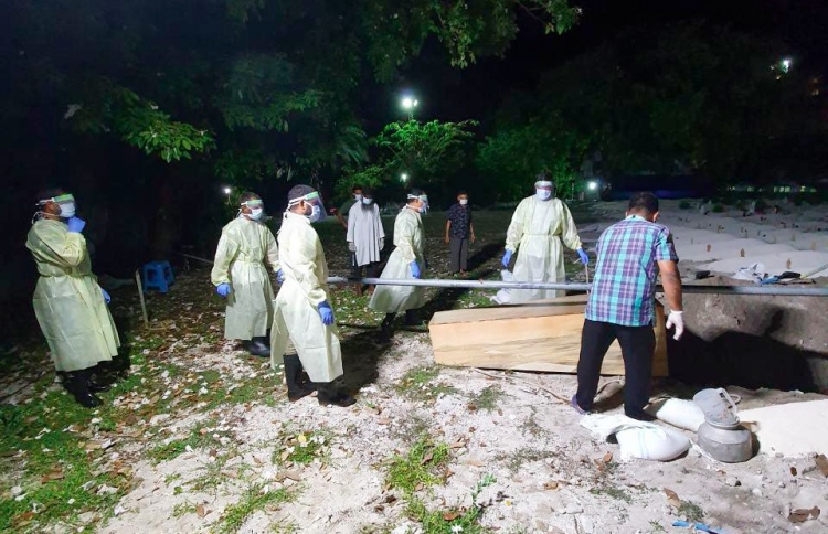 ކޮވިޑަށް ފަރުވާ ހޯދަމުންދިޔަ މީހަކު ނިޔާވެއްޖެ