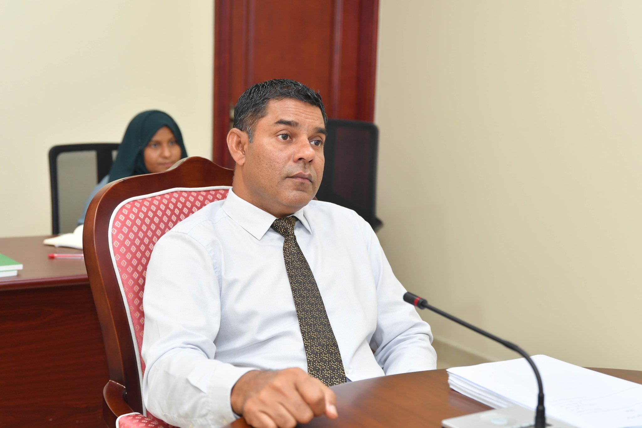 މަޖިލީހުގެ ރިޔާސަތުން މިހާރު މަސައްކަތް ކުރަނީ އަމިއްލަ ކަންތައްތަކެއް ޙާސިލްކުރަން: ނާޝިޒު