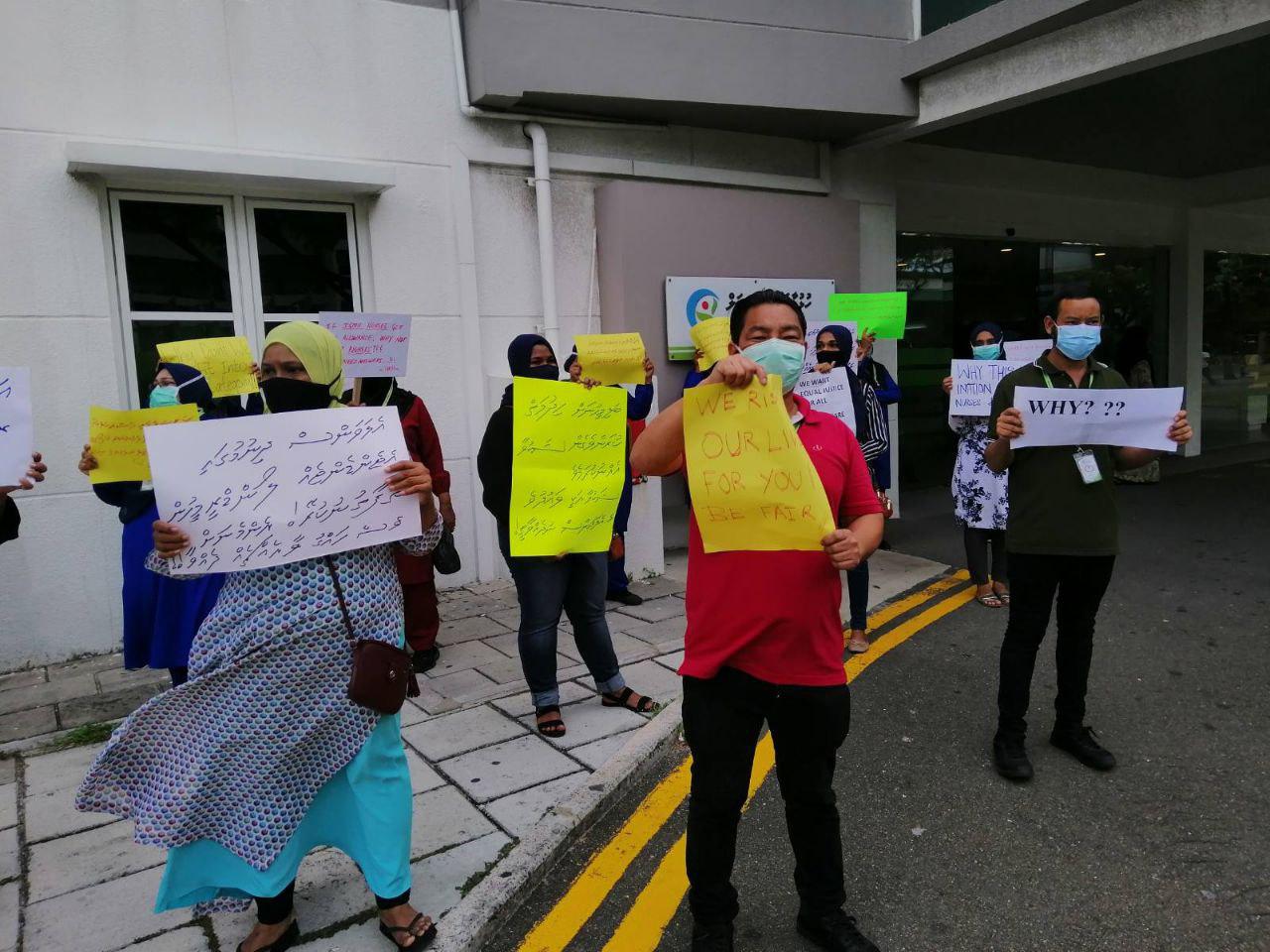 މުޒާހަރާ ކުރި ނަރުހުންނަށް ފިޔަވަޅު އަޅައި ވޯޑުތަކުގެ ވެރީން ޑީމޯޓްކޮށްފި