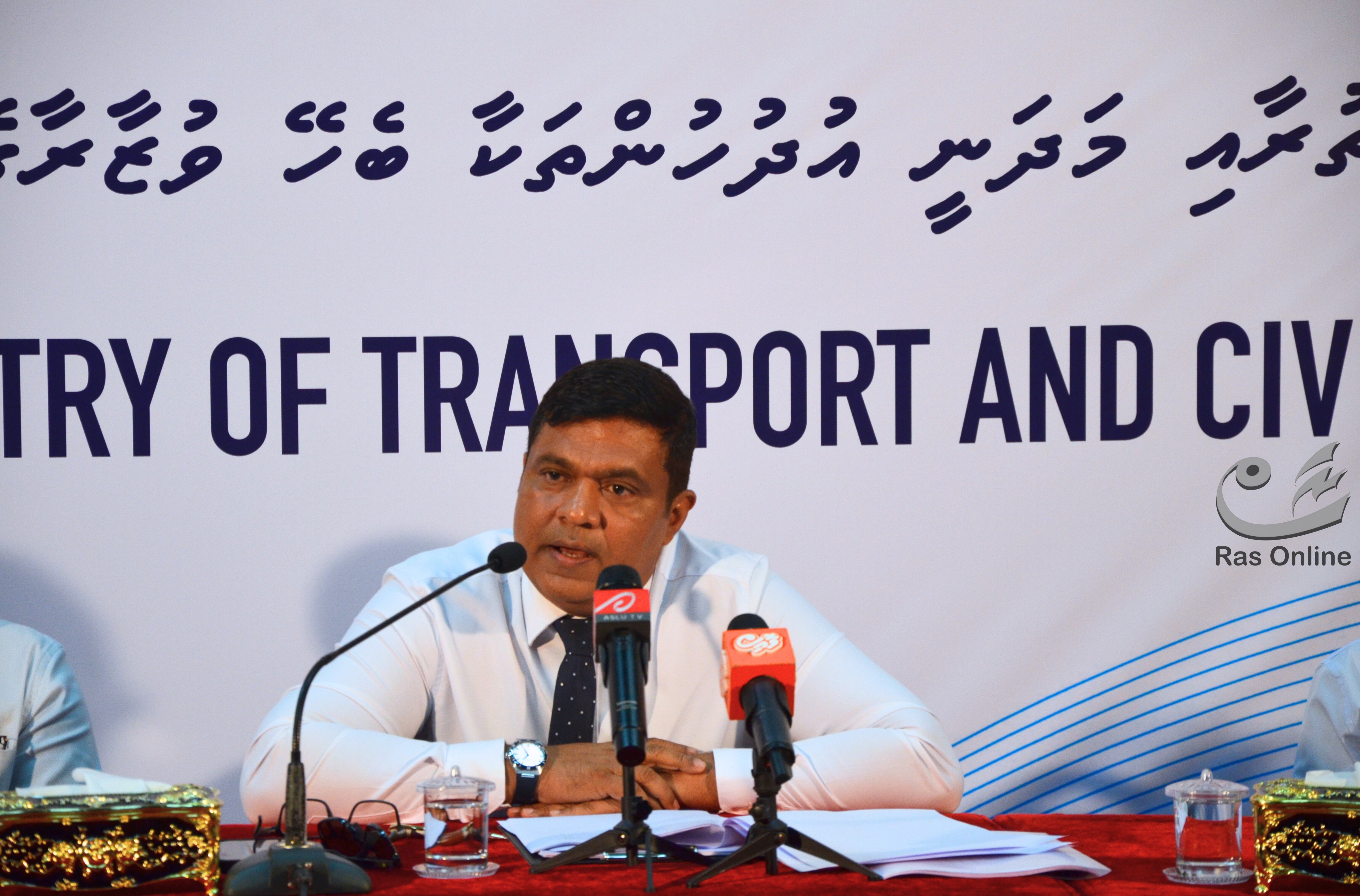 މިނިސްޓަރުގެ ވާހަކަތަކުން ޓެކްސީ ޑްރައިވަރުން ހިތްހަމަޖެހި، މުޒާހަރާ ހުއްޓާލައިފި
