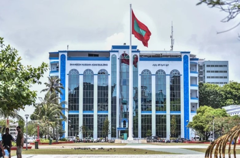 ފަތުރުވެރިޔާ ރޭޕްކުރިކަމަށް ތުހުމަތުކުރެވޭ މީހާގެ ޕާސްޕޯޓް ހިފަހައްޓައިފި