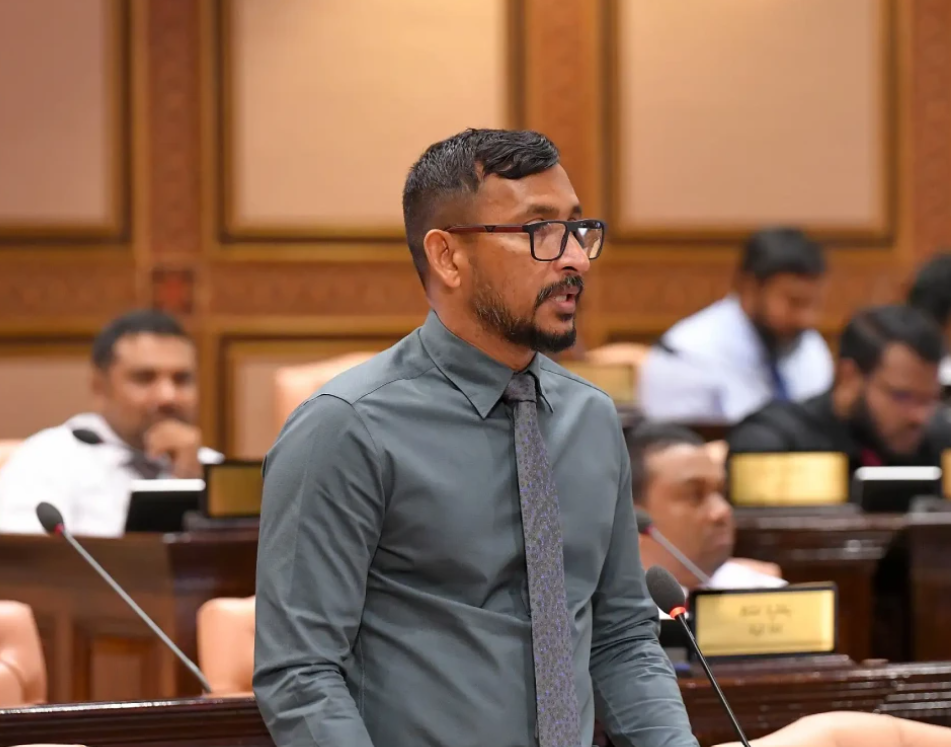 މި ސަރުކާރުގެ ވަޒީރުންނަކީ ވަރަށް ބުރަކޮށް އުޅޭ މީހުން: ފަލާހު