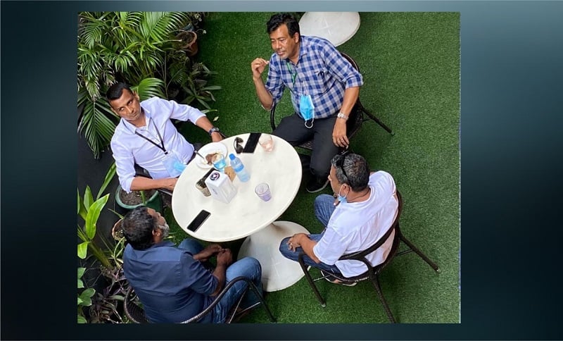 މޮޅުކަމެއްކަމަށް ހީކޮށް މިފޮޓޯ ދައުރުކުރަނީ ޑޮކްޓަރުންނާމެދު ނަފުރަތު އުފައްދަންތަ؟