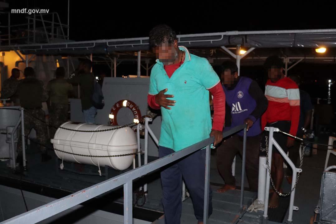 ރާއްޖެއަށް ދަތުރުކުރަމުން އައި ޓަގްބޯޓެއްގައި ތިބި ބިދޭސީ ބަޔަކަށް އެމްއެންޑީއެފުން އެހީވެއްޖެ