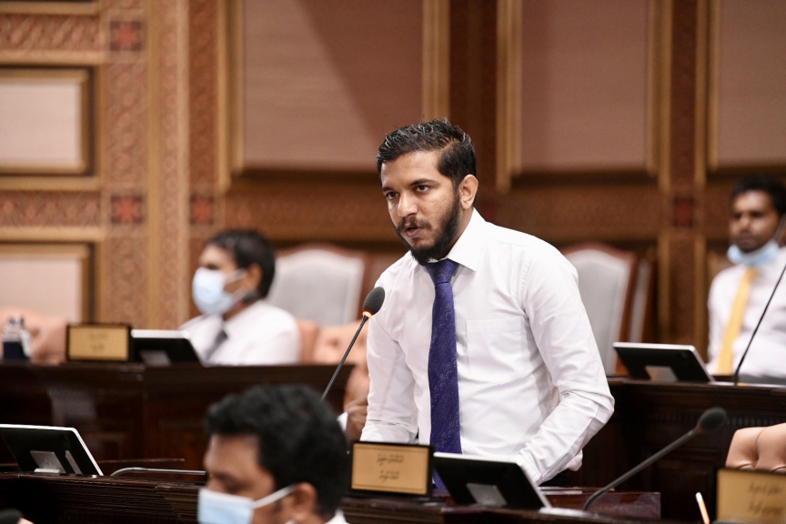 އެހެން ގައުމުތަކަށް ދިވެހިން ކާބޯތަކެއްޗަށް ބަރޯސާވުން ނިމުމަކަށް ގެންނަންޖެހޭ: ސިރާޖު