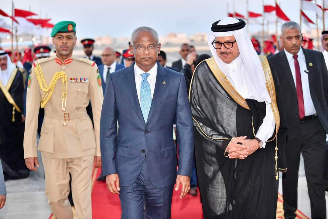 ރައީސްގެ ދެކަނބަލުން ބަޙްރައިނަށް ވަޑައިގެންފި