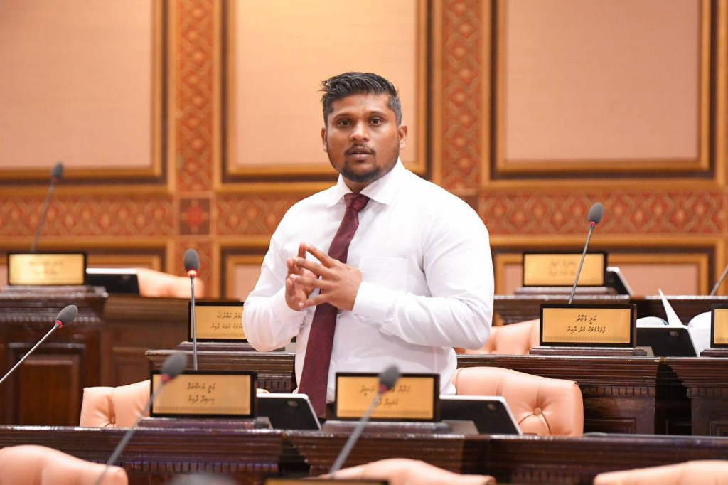 ސިނގިރެޓް އޮޅާ ސާމާނު މަނާކުރަން ބިލެއް ހުށަހަޅައިފި