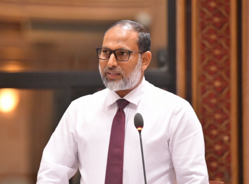 ކަންކަން އިސްލާހުކުރަން މަސައްކަތްކުރަނީ ކޮންބައެއް: އިމްރާން