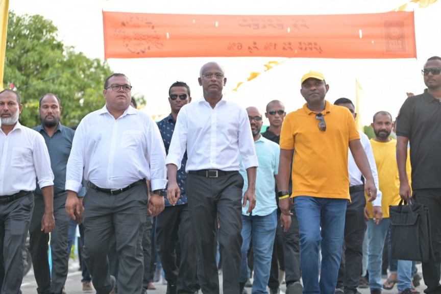 ރައީސް އާލާސްކަންފުޅާ އުޅުއްވާތީ، ކެމްޕެއިން ދަތުރު ފަސްކޮށް މާލެ ވަޑައިގަންނަވަނީ