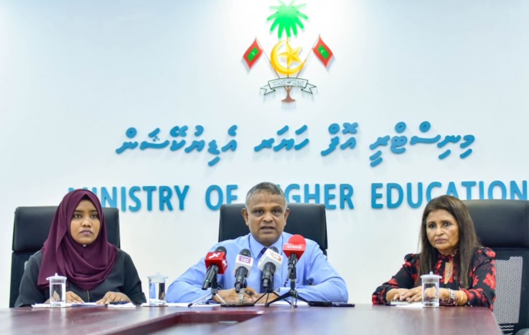 ޕްރޮފެޝަނަލް އެކައުންޓަންޓް ސްކޮލަރޝިޕް 202 ފަރާތަކަށް