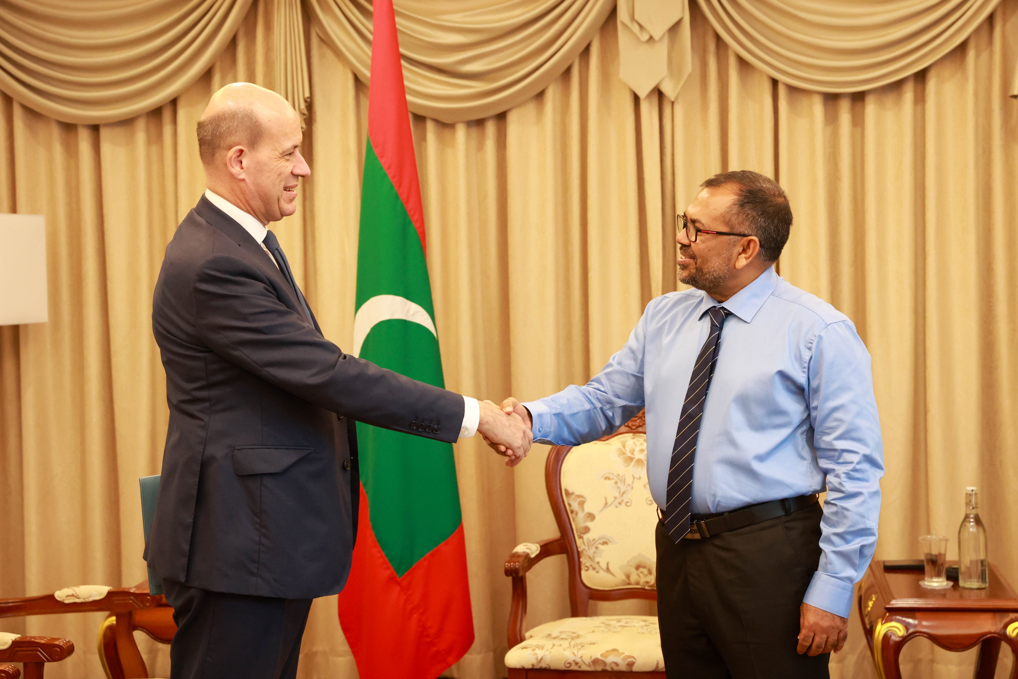 ދިވެހިންނަށް ފަސޭހައި ޔޫރަޕަށް ދަތުރުކުރެވޭނެ ގޮތް ހެދުމުގެ މަޝްވަރާތަކެއް