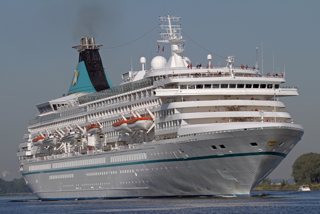 1000 އަށްވުރެ ގިނަ ފަތުރުވެރިންނާއެކު އައްޑޫއަށް ކުރޫޒް ލައިނާތަކެއް!