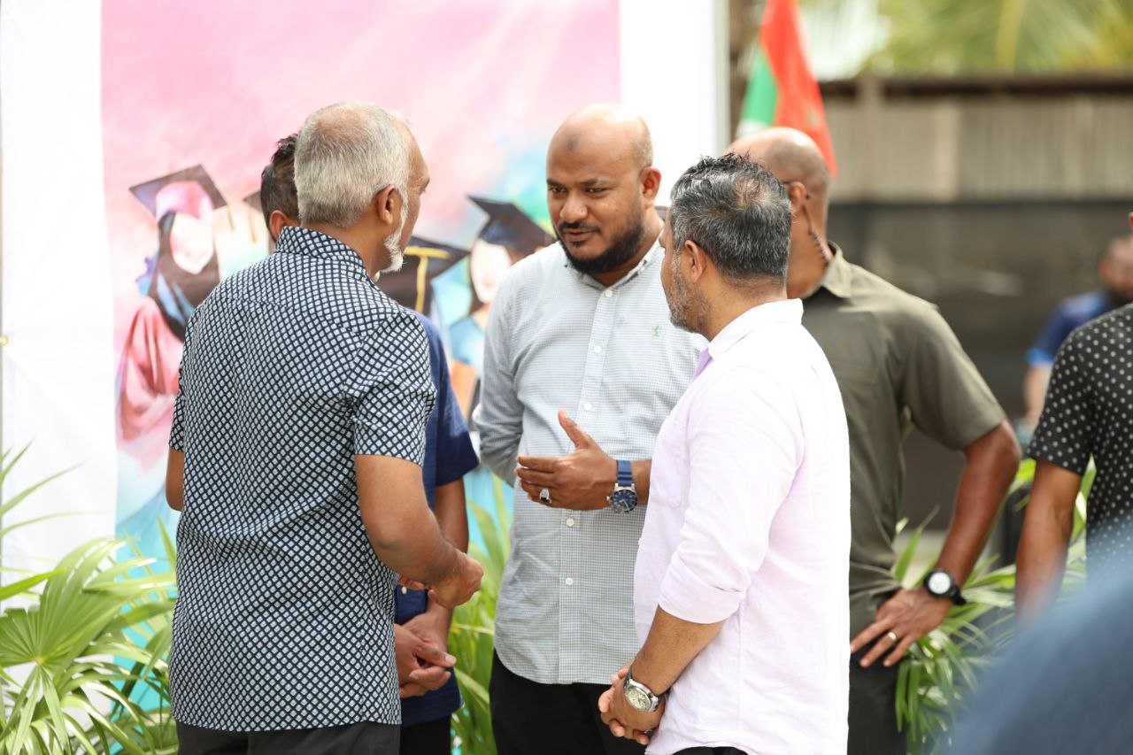 ރައީސް މުއިއްޒު ގައުމުގެ އިގްތިސޯދު ހިފަހައްޓަނީ ވޯލްޑް ބޭންކްގެ ތައުރީފު ލިބޭ ވަރަށް: ޝުޖާއު